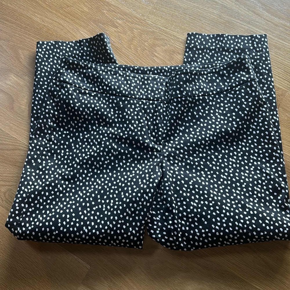 NWOT Loft pants, black and white, 8, like new condition.